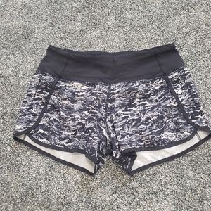 Lululemon speed up shorts, black/white, size 4. 4" inseam.